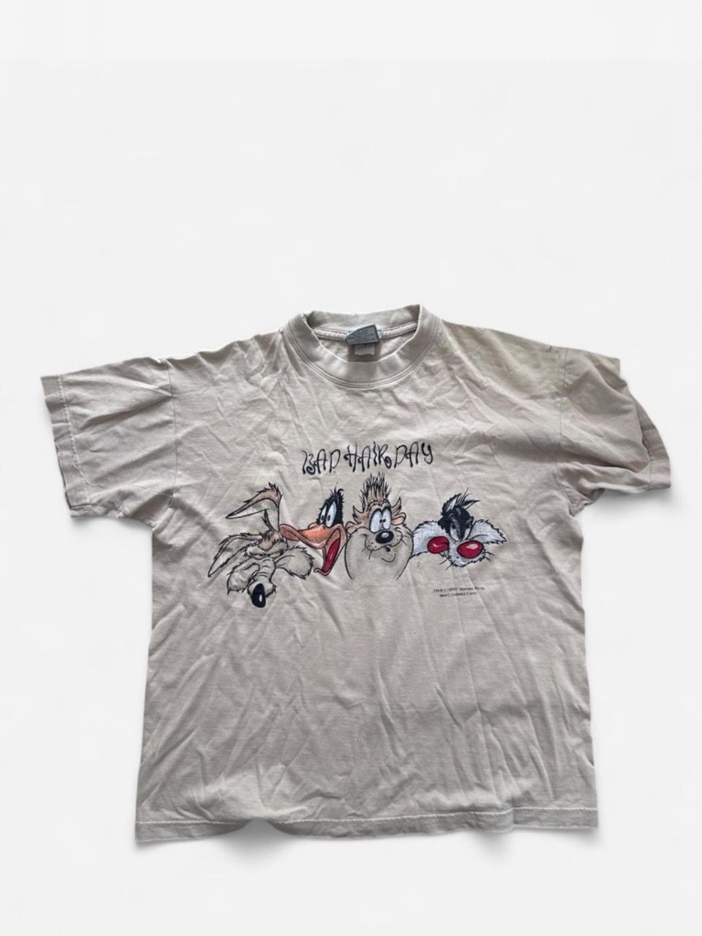 Classic Vintage-style Looney Tunes graphic tee 🤍